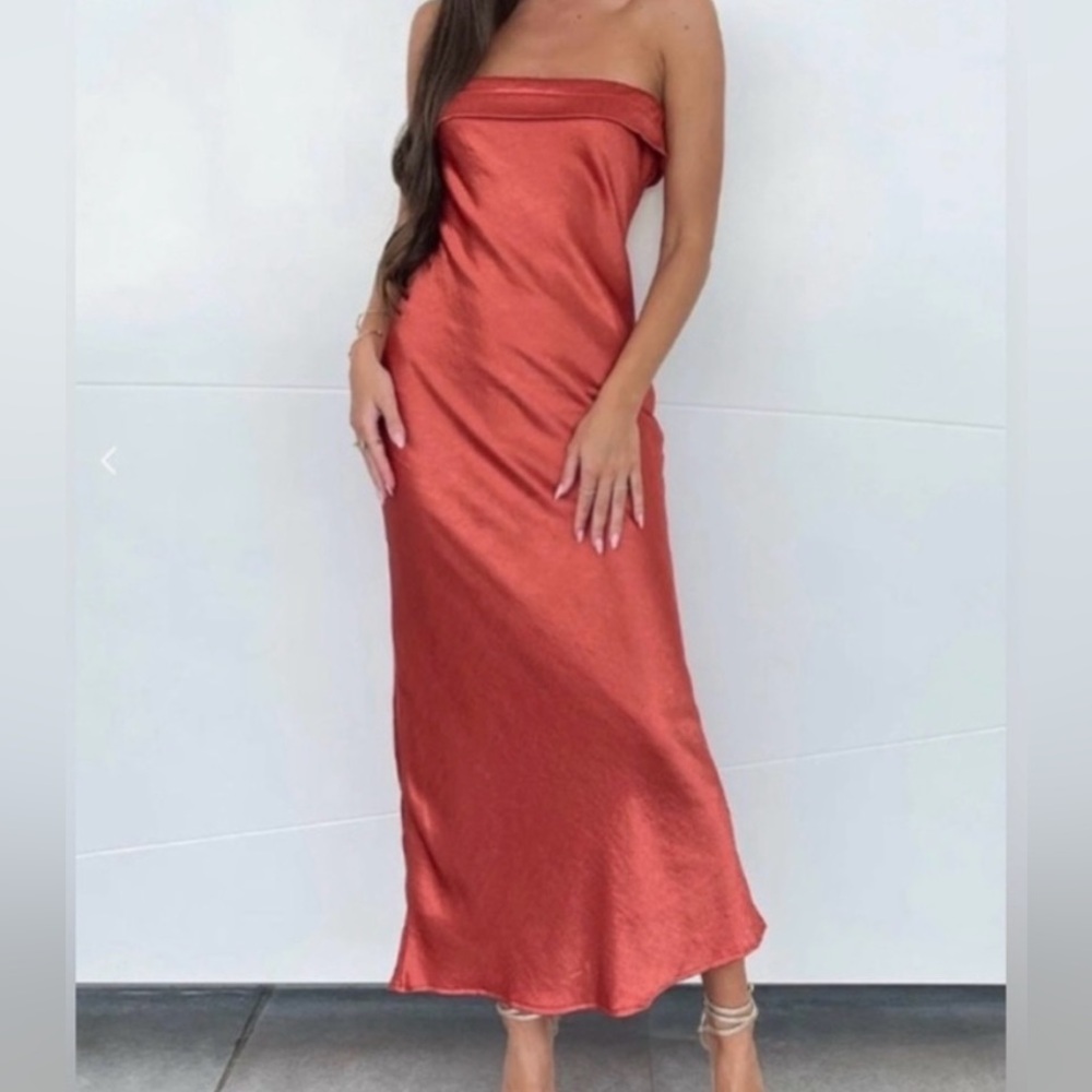 Elegant Strapless Orange Dress